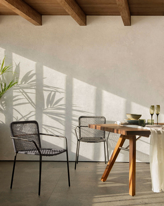 Ellen stolica koja se može složiti u crnom gajtanu sa pocinkovanim čelikom