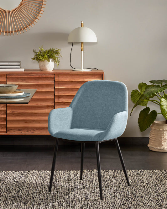 Konna svetlo plava stolica