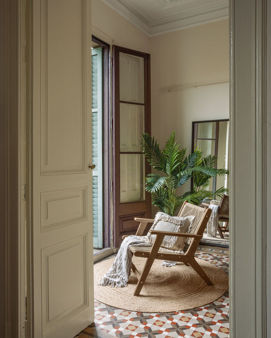 Geralda bagremova drvena fotelja sa tamnom završnom obradom FSC 100%