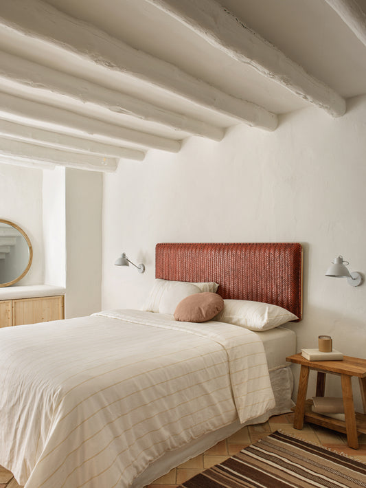 Natesa uzglavlje od punog tikovinog drveta i kože, za krevete od 160 cm