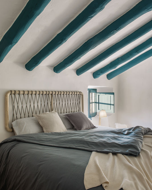 Aberash uzglavlje od punog belog kedra i sivog gajtana, za krevete od 160 cm