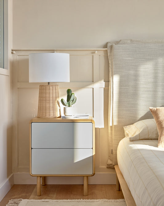 Noćni ormarić od punog i jasenovog furnira Anielle 50 x 58,4 cm