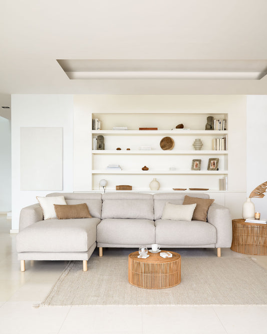 Sofa Singa sa 3 sedišta sa ležaljkom za levu ruku, naslonom za glavu i sedištem na izvlačenje u bež 296 cm FSC Mik Credit