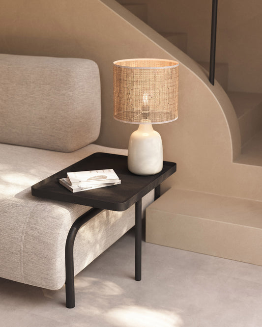 Erna stona lampa od bele keramike i bambusa sa prirodnom završnom obradom