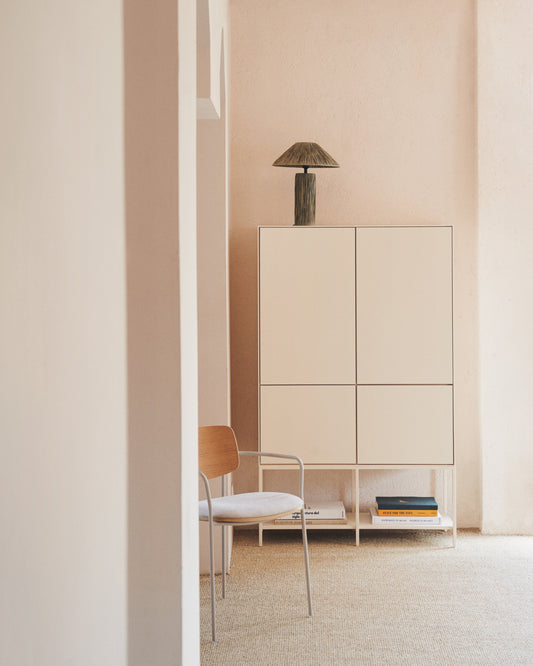 Vedrana visoka komoda sa 4 vrata, beli lakirani medijapan 97,5 x 160 cm