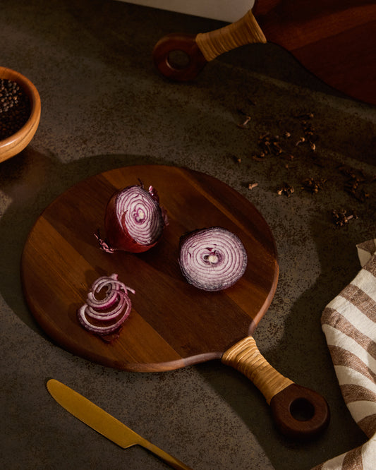 Sardis mala okrugla daska za serviranje FSC 100% bagremovo drvo i ratan