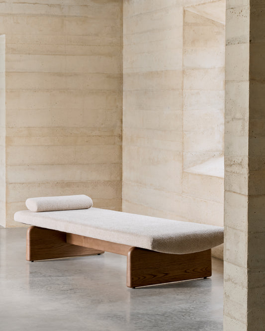 topaz divan od u bež ženilu sa masivnim jasenovim drvetom u boji oraha, 200 cm FSC 100%