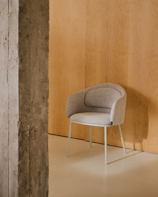 Idaira stolica od debelog bež šenila i čeličnih nogu u bež završnoj obradi, FSC Mik Credit