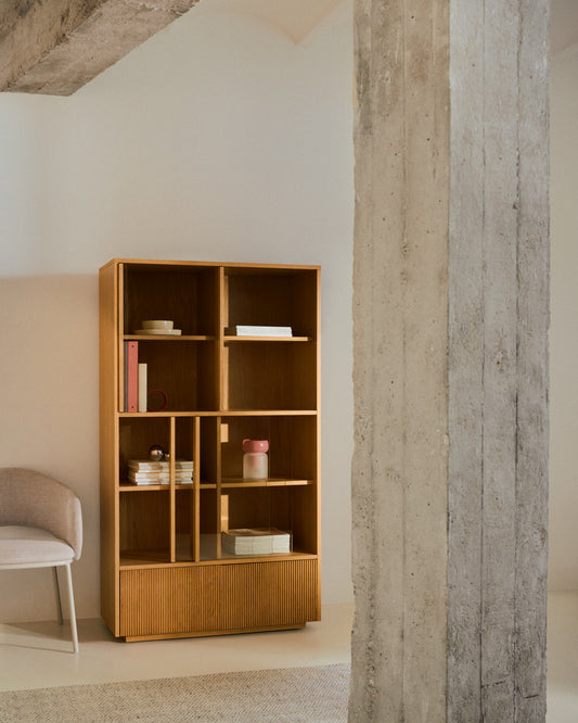 Helvine vitrina 4 vrata 2 fioke hrastov furnir i kaljeno staklo 100 x 174 cm FSC 100%