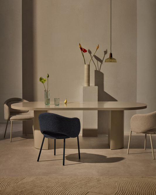 Nealy sto od lakiranog medijapana u ekru finišu, 240 x 100 cm