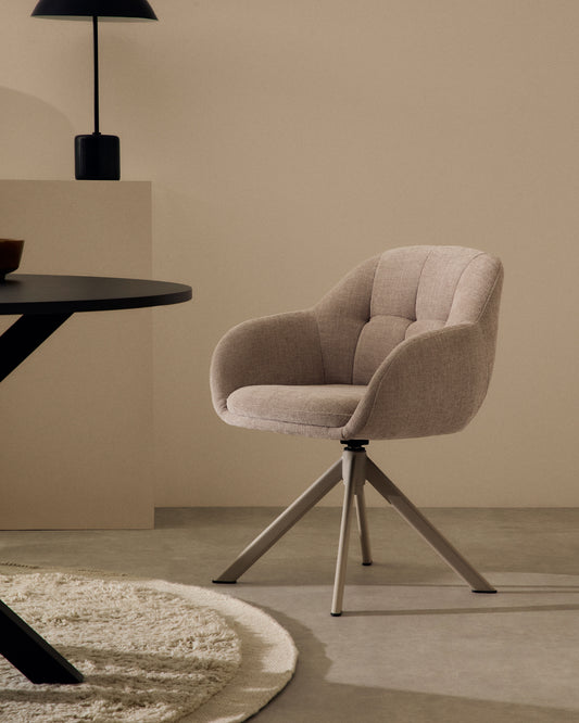 Dorina okretna stolica od bež ženila i čeličnih nogu u bež završnoj obradi