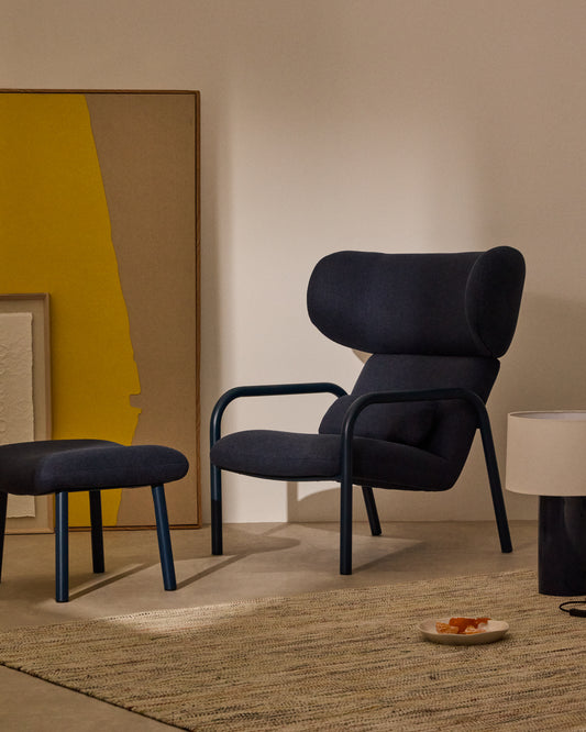 Inari fotelja u plavoj boji sa čeličnom završnom obradom u plavo FSC Mik Credit