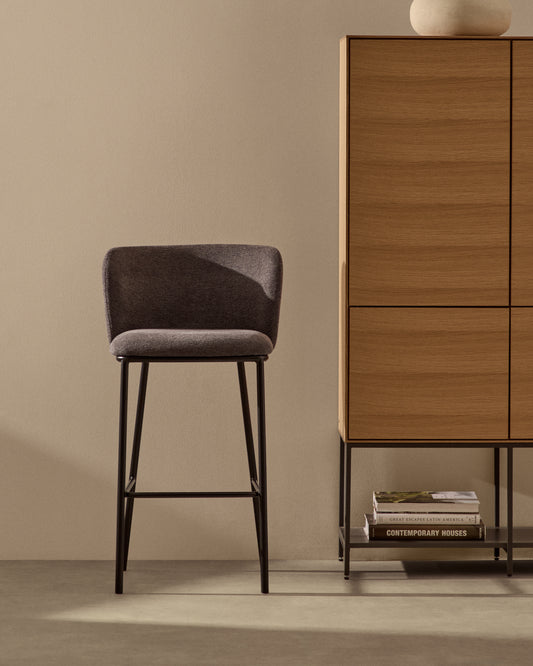 Ciselia stolica u tamno sivom ženilu sa čeličnim nogama u crnoj boji visine 65 cm FSC Mik Credit