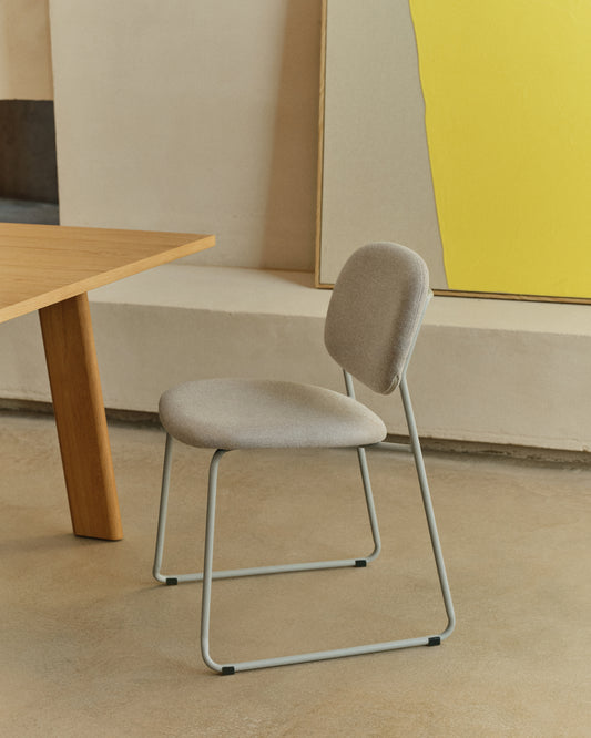 Meli stolica za slaganje u bež ženilu sa bež metalnim nogama FSC Mik Credit