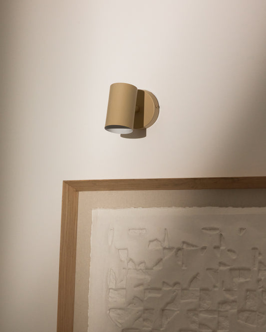 Manie metalna zidna svetiljka sa bež teksturom