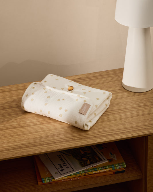 Olna travel changing mat in 100% cotton with a sun print 