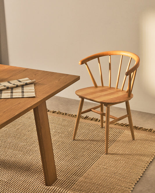 trise MDF i stolica od punog gumenog drveta sa prirodnim lakom