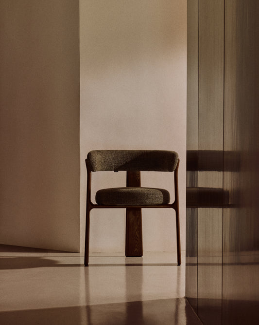 Granite stolica sa 3 noge u zelenom ženilu i sa masivnim jasenovim drvetom u finišu od oraha FSC 100%