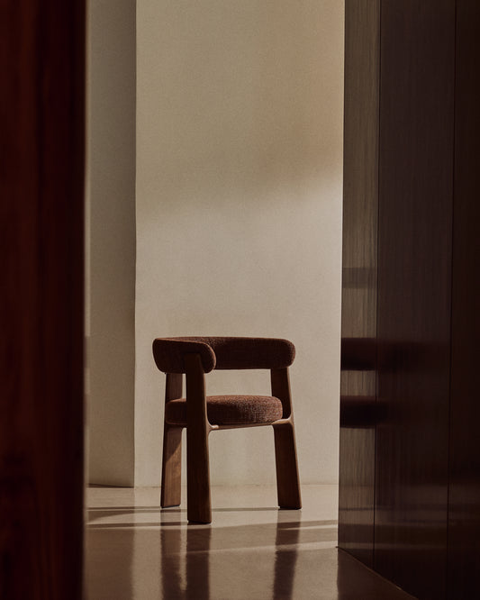 Granite stolica sa 3 noge u braon ženilu i sa masivnim jasenovim drvetom u boji oraha FSC 100%