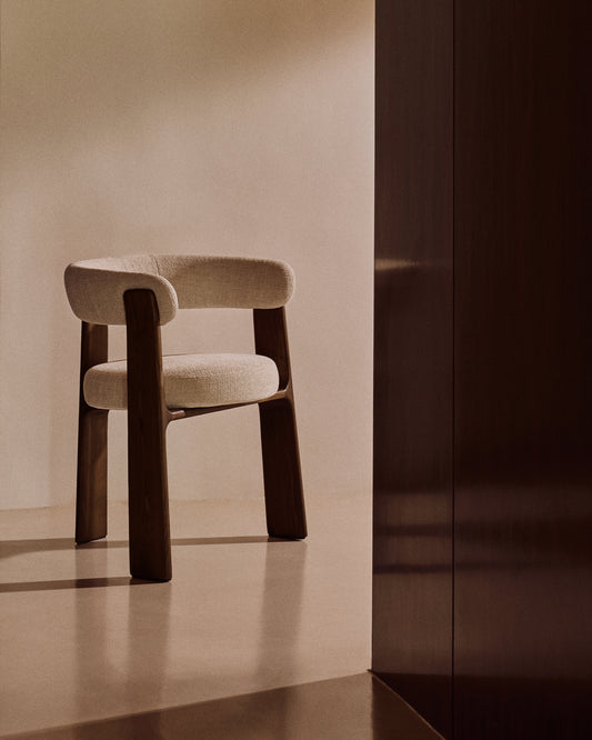 Granite stolica sa 3 noge u bež ženilu i sa masivnim jasenovim drvetom u boji oraha FSC 100%