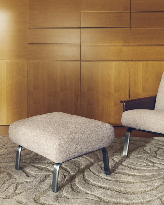 Amsen svetlo braon oslonac za noge sa nogama od brušenog nerđajućeg čelika 68 x 55 cm