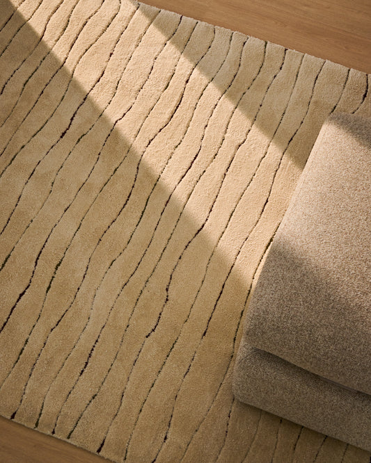 Loram beige fur-effect rug 160 x 230 cm