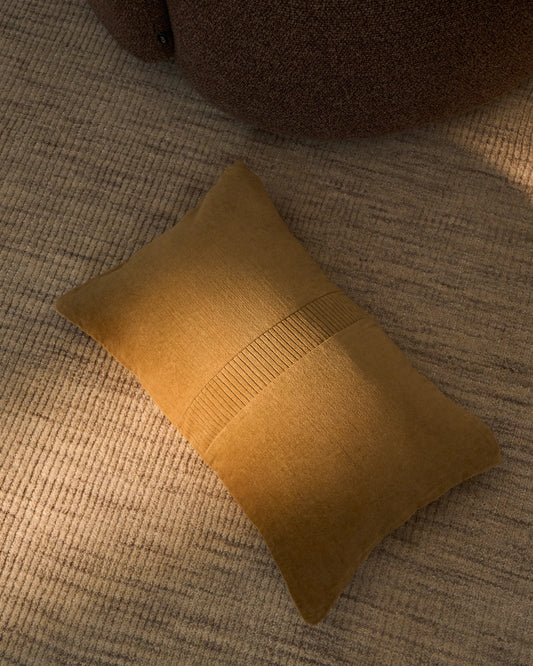 Navlaka za jastuk Tavre od baršuna s bež vezenim detaljem 30 x 50 cm