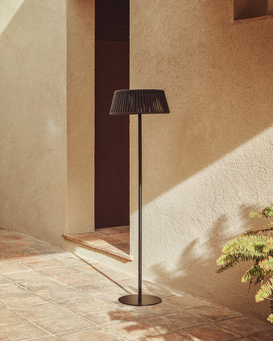 Aldet spoljna solarna podna lampa od crnog pljosnatog kanapa sa metalnom bazom, Ø46cm