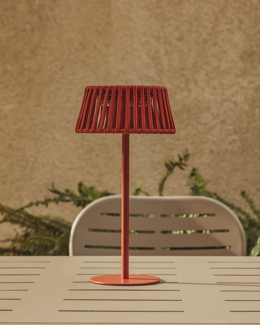 Aldet spoljna solarna stona lampa od pljosnatog kanapa boje terakote sa metalnim postoljem