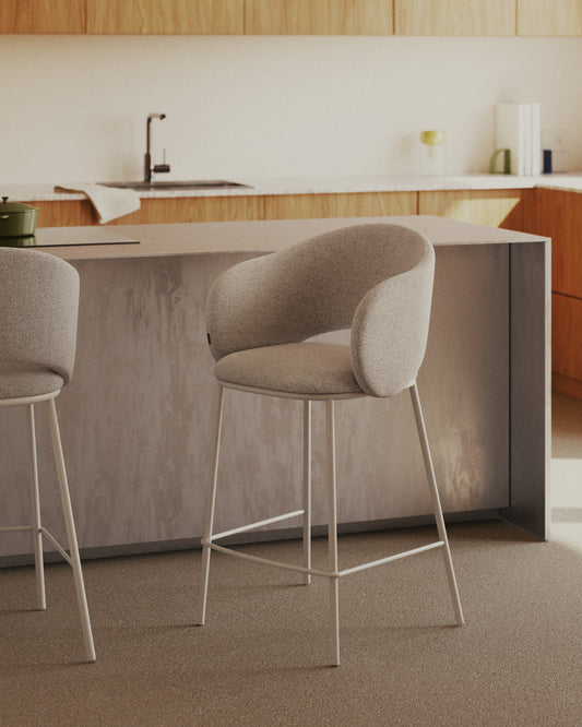 Maina stolica od bež šenila i čeličnih nogu u bež završnoj obradi, FSC Mik Credit, 65 cm