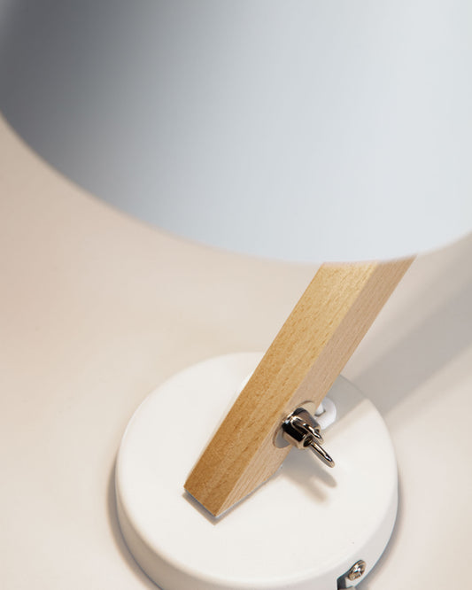 Muse wall lamp in beech and steel with white finish