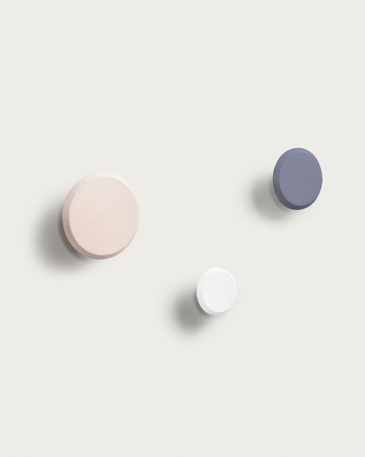 Set od 3 Nadua vešalice od punog drveta sa završnom obradom od prirodne, plave i bele bukve