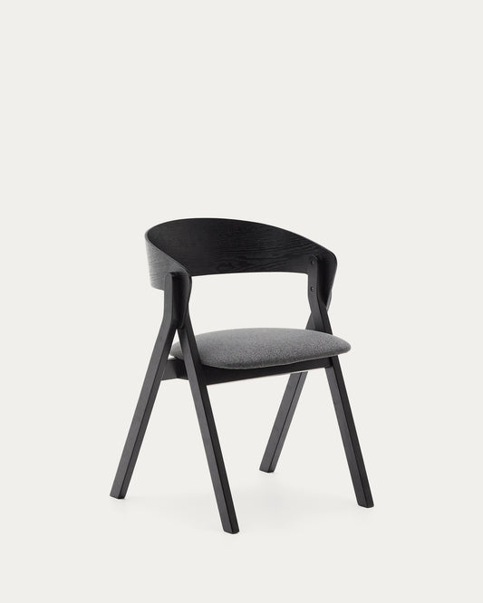 Godia stolica od jasenovog furnira i punog gumenog drveta sa crnom završnom obradom i sivim ženilom