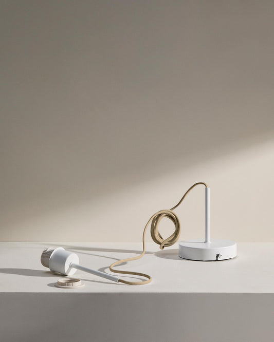 Fluvia metal lamp in white, 150 cm