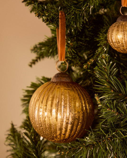 Elur Christmas ball made of recycled glass in golden color, Ø 15 cm