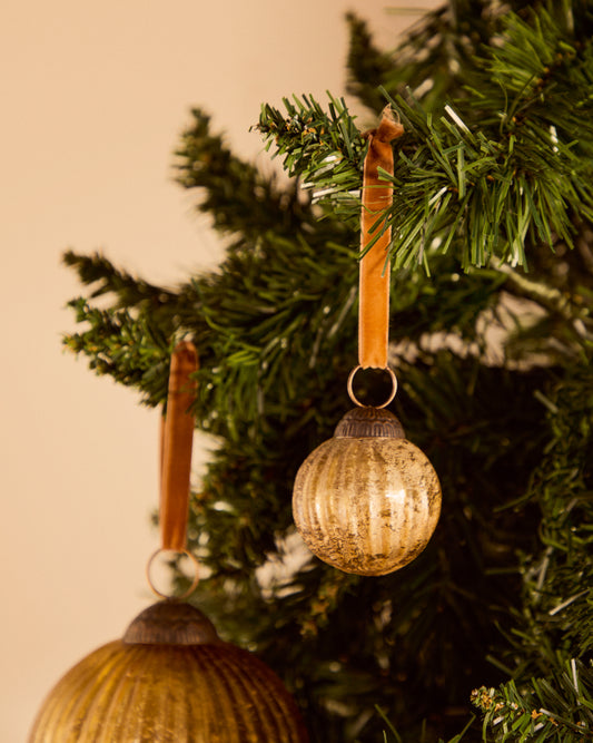 Elur set of 4 small Christmas balls made of recycled glass in golden color, Ø 6 cm