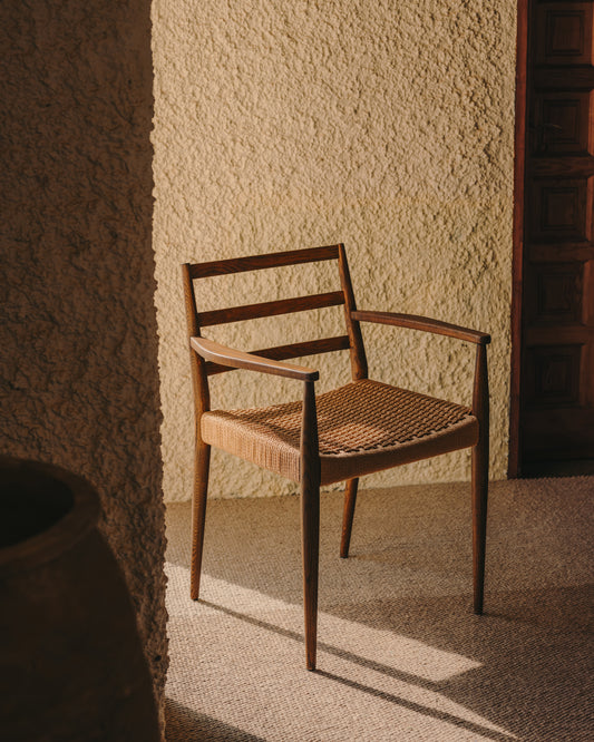 Analy chair with armrests in solid oak wood with walnut finish and rope seat FSC Mix Credit