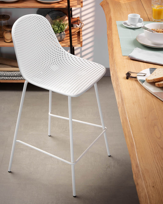 Quinby outdoor chair in white, height 65 cm