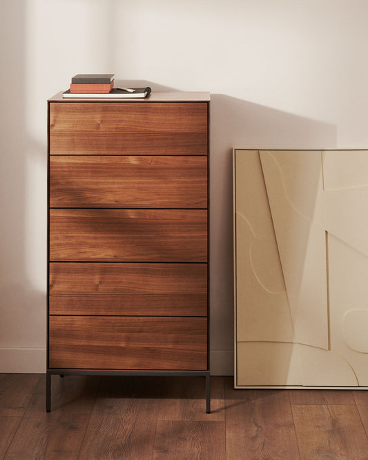 Vedrana komoda sa 5 fioka u furniru oraha sa crnim čeličnim nogama, 60 x 114 cm