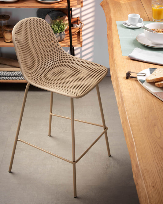 Quinby outdoor chair in beige, height 65 cm