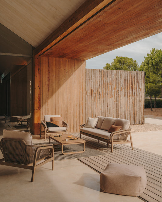 Vellana set: 3-seater, 2 armchairs and a coffee table made of FSC 100% solid acacia.