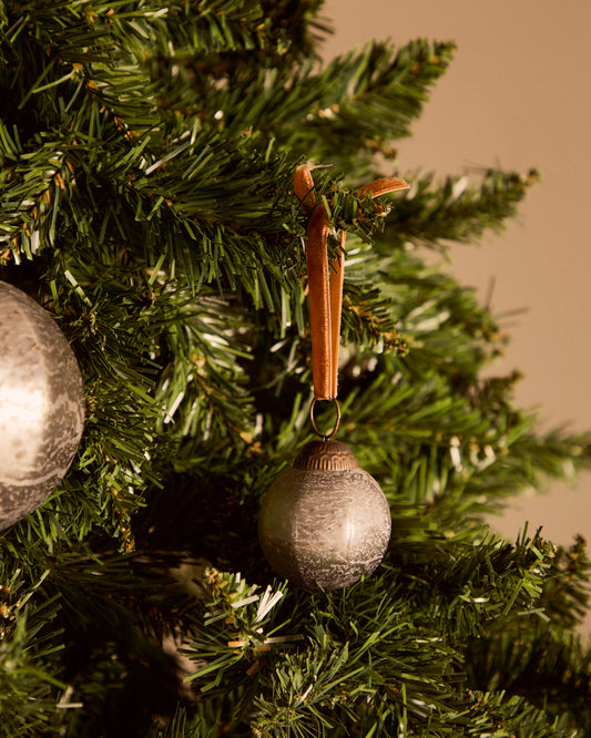 Blama set of 4 Christmas balls made of recycled glass in silver color, Ø 6 cm