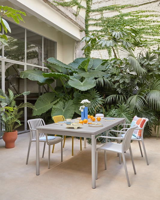 Zaltana extendable outdoor table made of aluminum in light gray color, 180 (240) x 100 cm