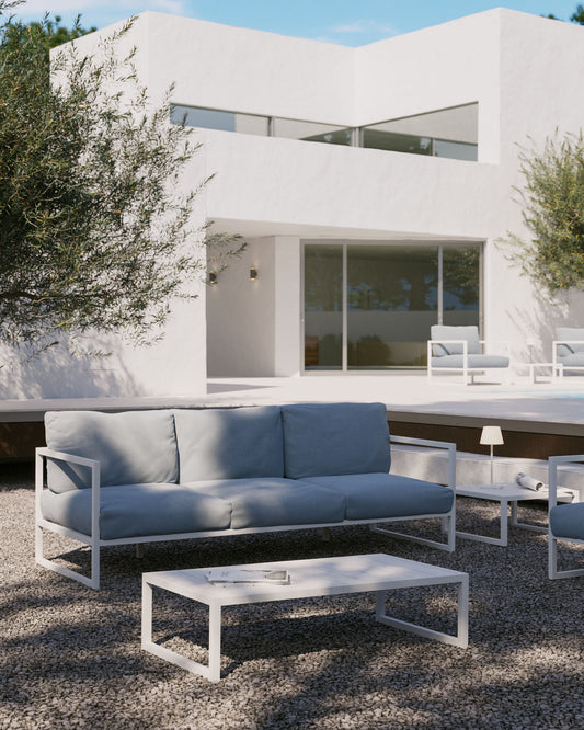 Com's 100% outdoor three-seater sofa in blue and white aluminum, 222 cm