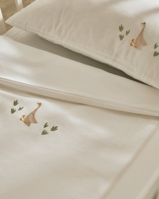 Milu quilt and pillowcase set with embroidered goose for crib and bed 70 x 140 cm