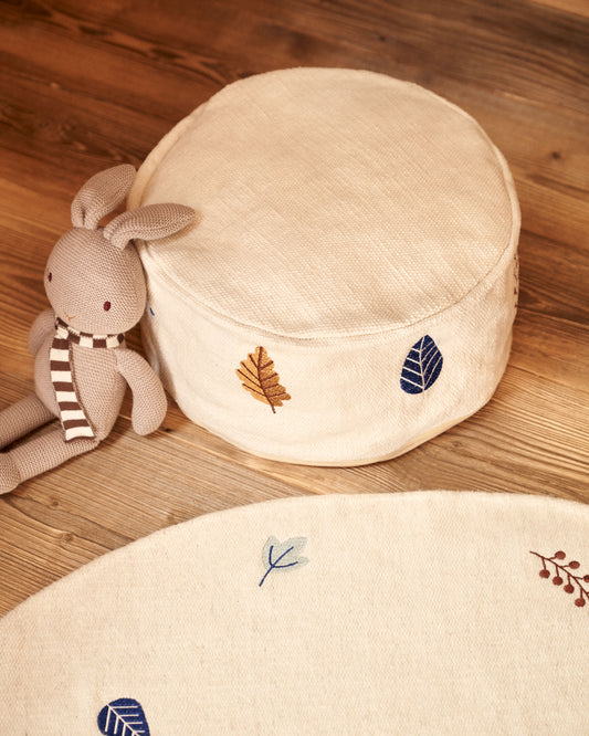 Yanil pouf made of 100% white cotton with multicolored embroidered leaves, Ø 40 cm