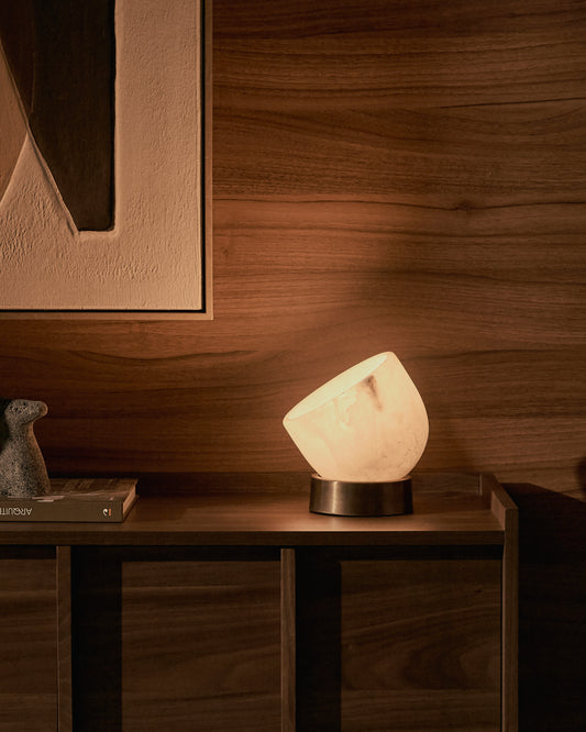 Shenli table lamp in alabaster and metal with brass finish