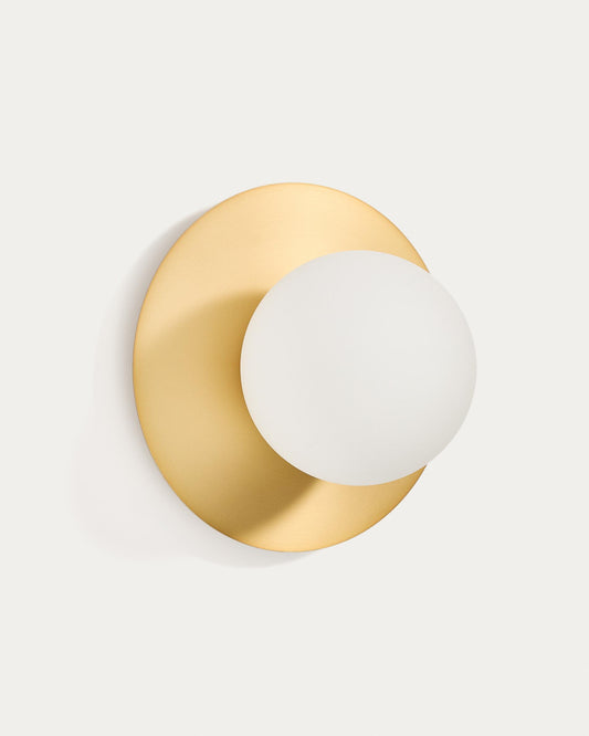 Metal wall lamp with brushed brass finish and 1 matte glass ball Ø20cm