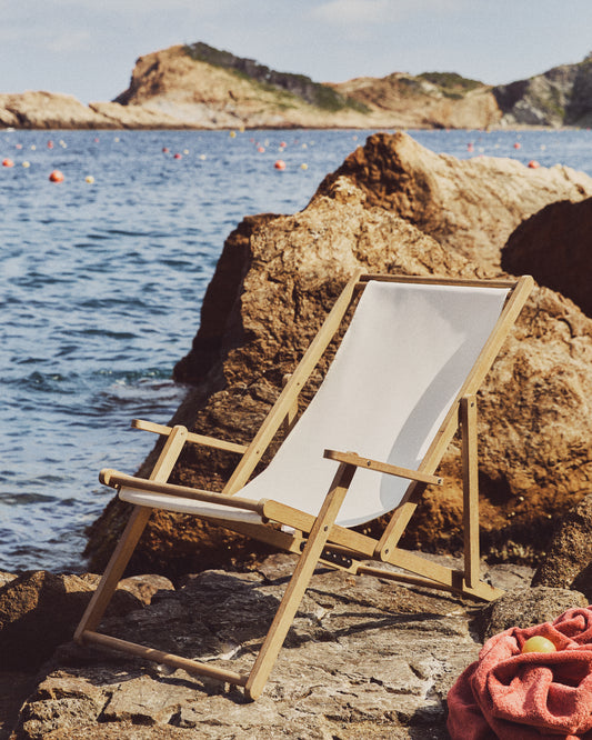 Wilara white outdoor folding deck chair made of FSC 100% solid acacia wood