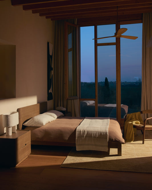 Krevet Arelida od furnira i masivnog hrastovog drveta sa svetlo braon završnom obradom za dušek 180 x 200 cm FSC Mix Credit